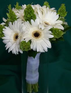 white daisies bridesmaid