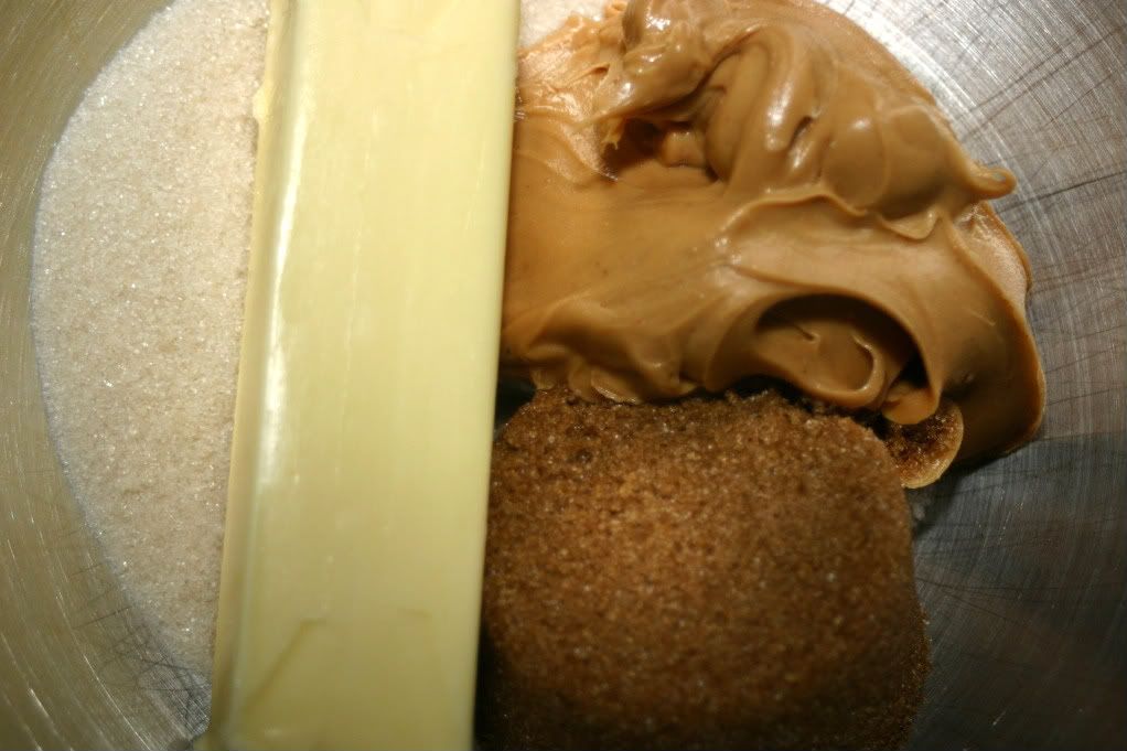 Mmm, sugar, butter, and peanut butter Mmm, sugar, butter, and peanut butter