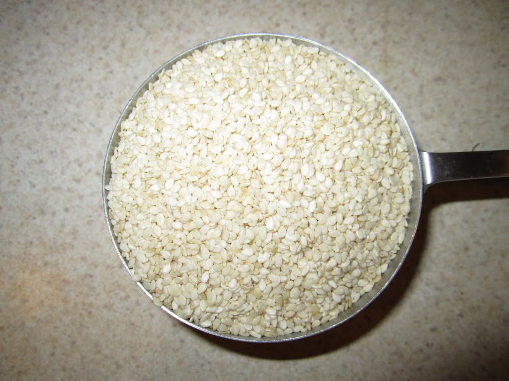 Lots and lots of sesame seeds Lots and lots of sesame seeds