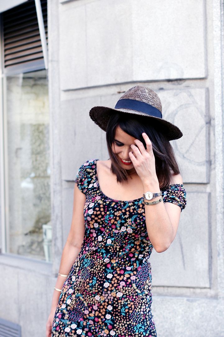 http://i679.photobucket.com/albums/vv156/saruela/saruela%204/Floral_Dress-street_Style-Outfit-17.jpg