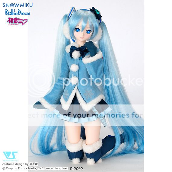 [Reedición] Miku Hatsune Dollfie Dream(Via lotto) y Fluffy Coat Outfit Set (Volks)  HIE1454054772