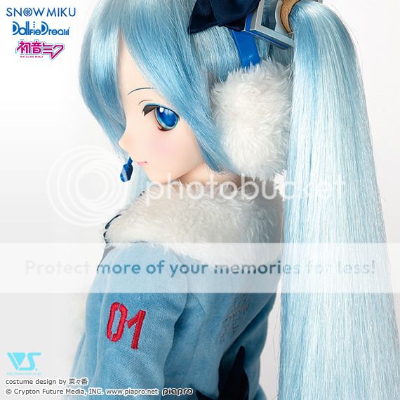 [Reedición] Miku Hatsune Dollfie Dream(Via lotto) y Fluffy Coat Outfit Set (Volks)  HIE1454054774