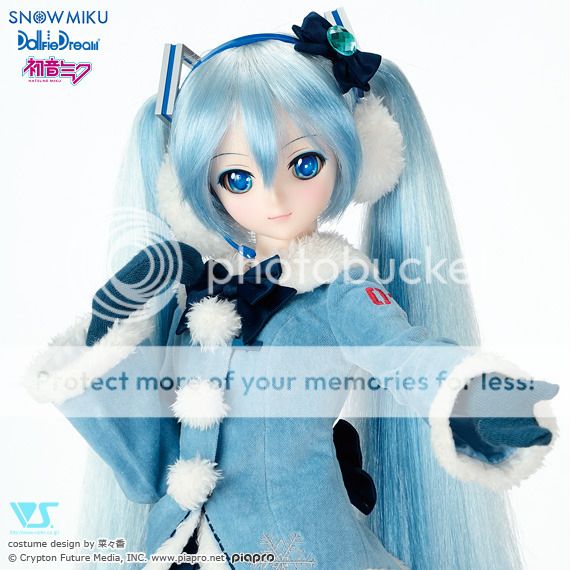 [Reedición] Miku Hatsune Dollfie Dream(Via lotto) y Fluffy Coat Outfit Set (Volks)  HIE1454054776